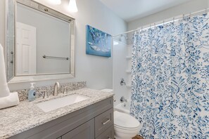 Shower, hair dryer, towels, shampoo - Sea Ya Later - Pet Friendly Beach Bungalow (Carolina Beach)