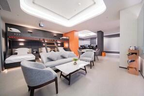 Individually decorated, individually furnished, desk, blackout curtains - BUFF Esports Hotel Zhuhai Xiangzhou  (Zhuhai)