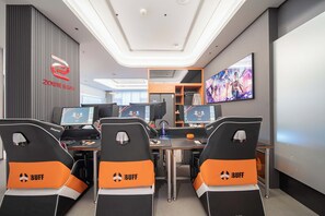 Individually decorated, individually furnished, desk, blackout curtains - BUFF Esports Hotel Zhuhai Xiangzhou  (Zhuhai)