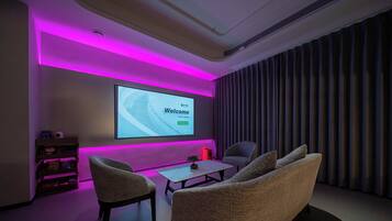 Superior Suite | Living area | Video-game console