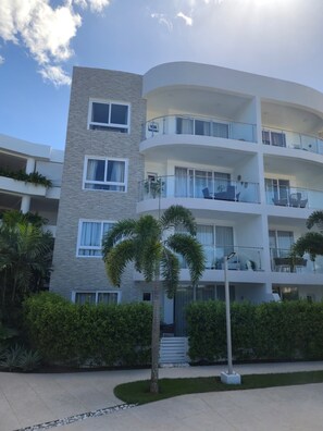 Exterior - Spacious 2 Bedroom, 2 Bath Condo with Poolside View-Punta Cana (Punta Cana)