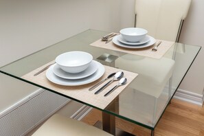 Dining - Stylish 2-Bed Oakville Home with Free Parking + WiFi (Oakville)