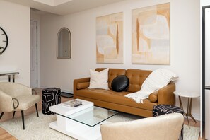 Living area - Stylish 2-Bed Oakville Home with Free Parking + WiFi (Oakville)