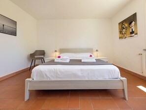 3 Schlafzimmer, Reisekinderbett, kostenloses WLAN, Bettwäsche
