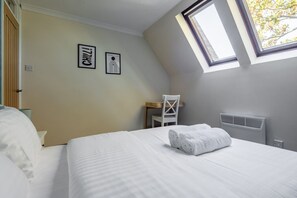 1 bedroom, iron/ironing board, WiFi, bed sheets - 1Bed Central Apt With Parking! (Cambridgeshire)