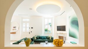 A modern living room with a green sofa, a coffee table, and a yellow fruit bowl. - 008 Villa Rosoliel in Cannes (Cannes)