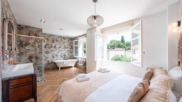5 bedrooms
