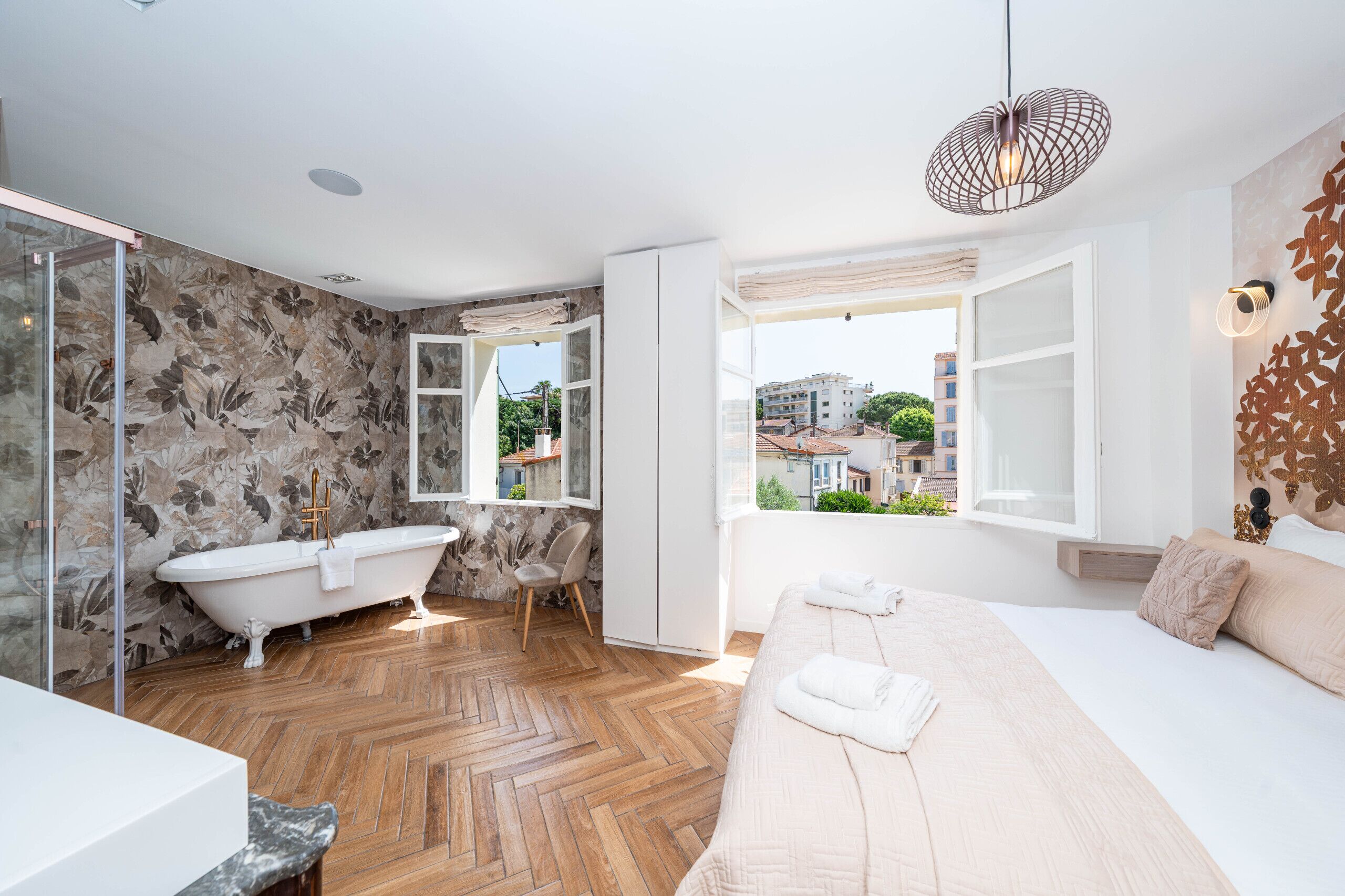 5 bedrooms