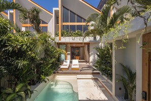 Villa – deluxe, bassengutsikt | Safe på rommet, lydisolert og wi-fi (inkludert)