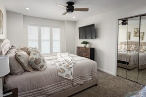 Room - Amazing 6-bedroom Enchanted Horizons house with AC in cool Muscle Shoals (Muscle Shoals)