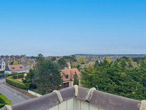 Property grounds - L'Horizon - Appartment Bénerville sur Mer - 4 people - Balcony and parking lot (Benerville-sur-Mer)