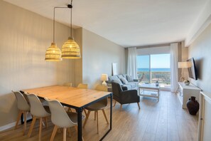 Interior - PORT PALS A: Charming seafront apartment with communal swimming pool (Pals)