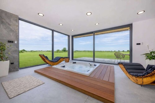 Villa Aurora mit Sauna und Whirlpool