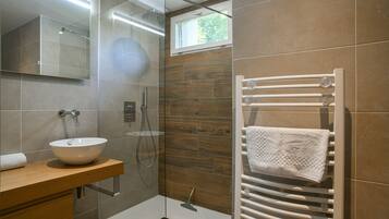 Shower, hair dryer, towels
