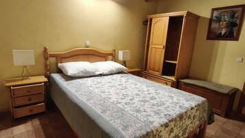 4 chambres, fer et planche à repasser, accès Internet, draps fournis