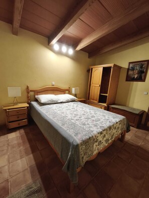 4 chambres, fer et planche à repasser, accès Internet, draps fournis
