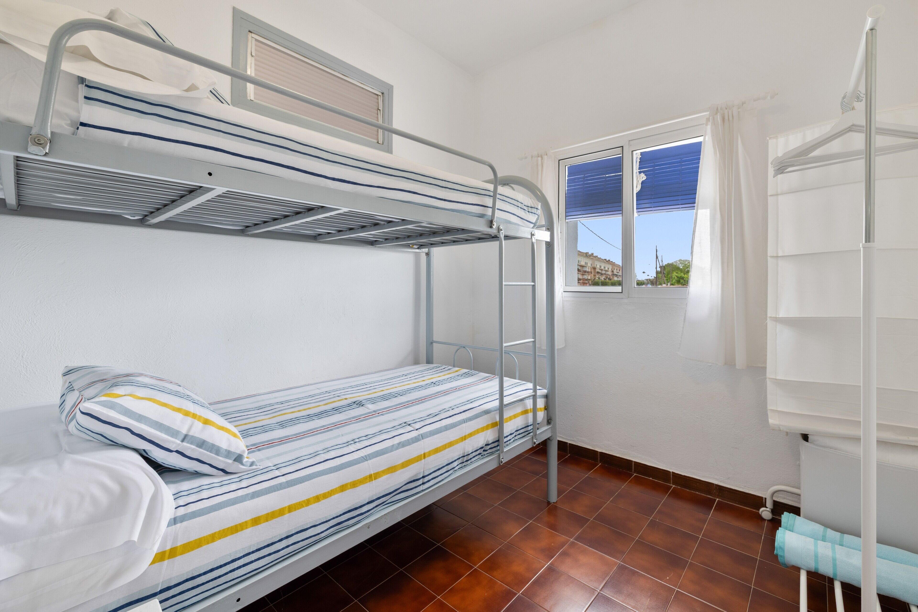 4 dormitorios, tabla de planchar con plancha, wifi y ropa de cama