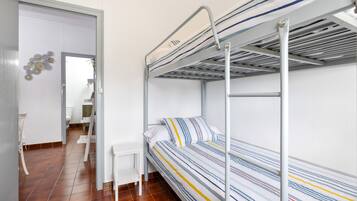 4 Schlafzimmer, BĂŒgeleisen/BĂŒgelbrett, WLAN, BettwĂ€sche