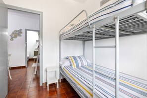 4 chambres, fer et planche à repasser, Wi-Fi, draps fournis