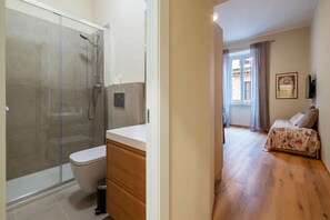 Shower, bidet, towels - A bright and welcoming 70 square meters apartment, perfect for three people, located on the third floor of a period building with an elevator (NOT accessible to disabled guests).The property is located in an extremely quiet and convenient area for explor (Rome)