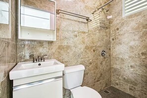 Towels, soap, toilet paper - Jungle Retreat • Heart of El Yunque Rainforest (Rio Grande)