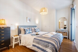 2 chambres, fer et planche à repasser, Wi-Fi gratuit, draps fournis