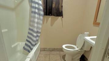 Basic Single Room | Bathroom