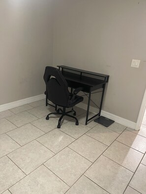 Interior - Cozy 2-bedroom house in serene Lehigh Acres Wifi Included. (Lehigh Acres)