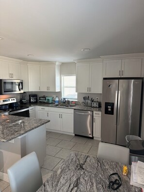 Private kitchen - Cozy 2-bedroom house in serene Lehigh Acres Wifi Included. (Lehigh Acres)