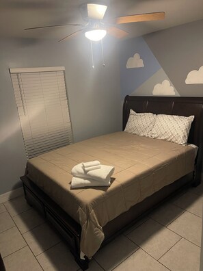 Room - Cozy 2-bedroom house in serene Lehigh Acres Wifi Included. (Lehigh Acres)