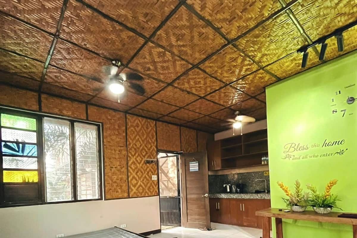 Biệt thự có thiết kế đặc trưng, nhiều phòng ngủ, hồ bơi riêng, quang cảnh hồ bơi | Bếp riêng