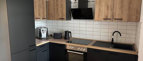 Fridge, microwave, oven, stovetop