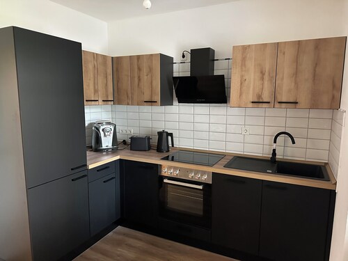 Komplett renovierte, moderne Ferienwohnung mit Wintergarten und Terasse.