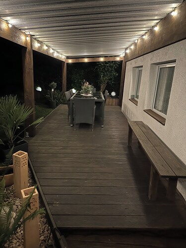Komplett renovierte, moderne Ferienwohnung mit Wintergarten und Terasse.