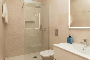 Bathroom - Casa decorada com estilo e acolhedora no centro de Viana. Estacionamento grátis. (Viana do Castelo)