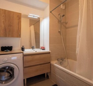 Shower, hair dryer, towels - Chez Catarina | T2 | Sallanches (Sallanches)