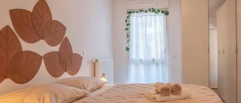 Iron/ironing board, WiFi, bed sheets