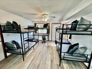 Desk, iron/ironing board, WiFi, bed sheets - The Residence at Duck Harbor (Rockaway Beach)