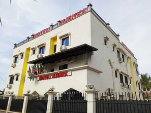 Exterior - HOTEL NJENKA (Yaoundé)