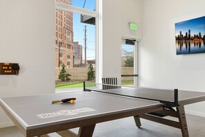 Games room - Central & Comfortable Two Bedroom Two Bathroom (Cleveland)