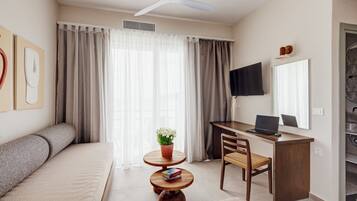 Family Suite, Sea View | Living area