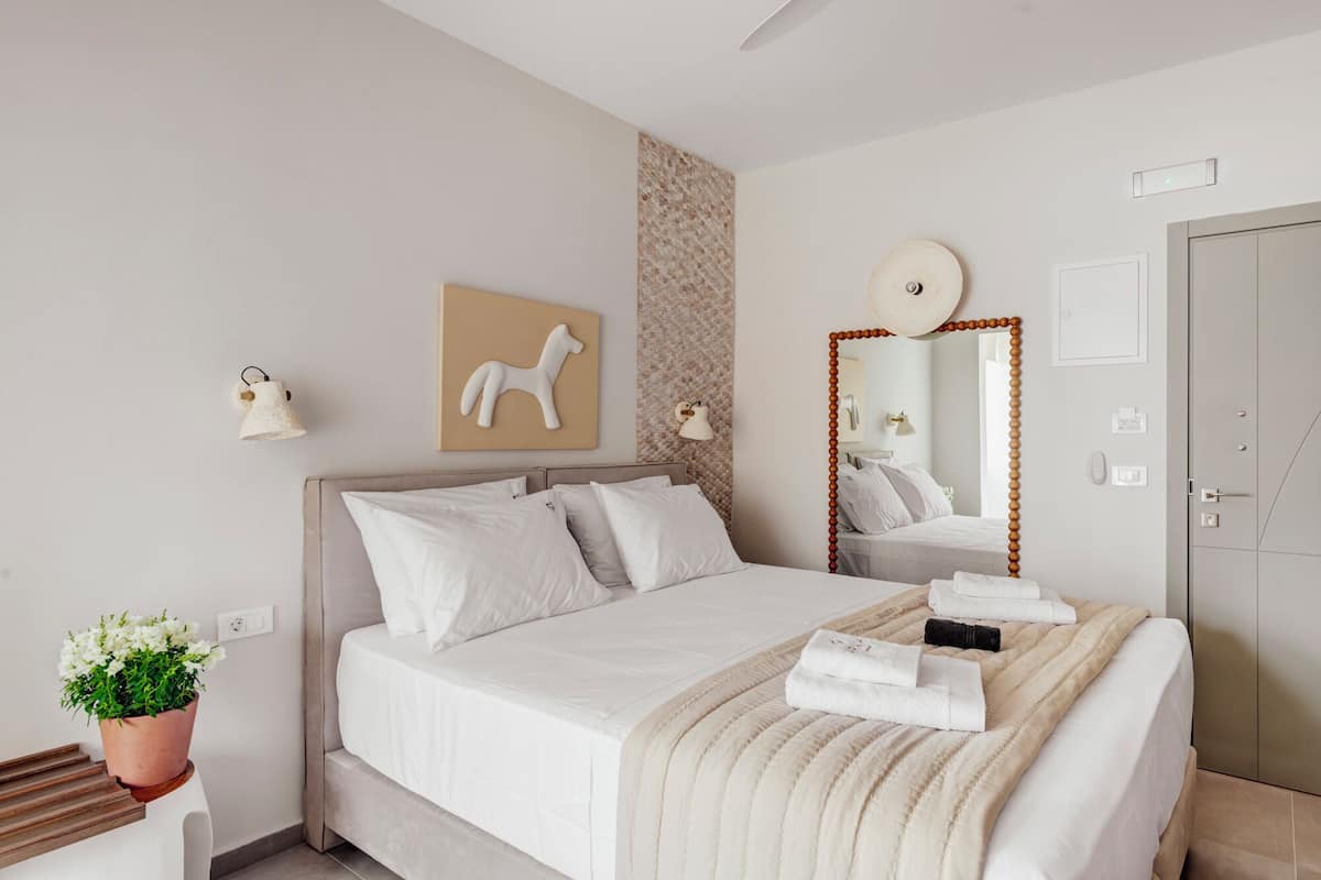 Kahden hengen comfort-huone (yksi tai kaksi sänkyä), näköala puutarhaan