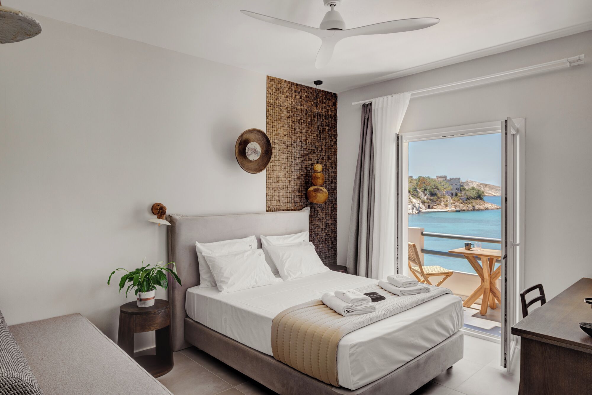 Deluxe Double Room, Balcony, Sea View | Minibar, in-room safe, desk, laptop workspace