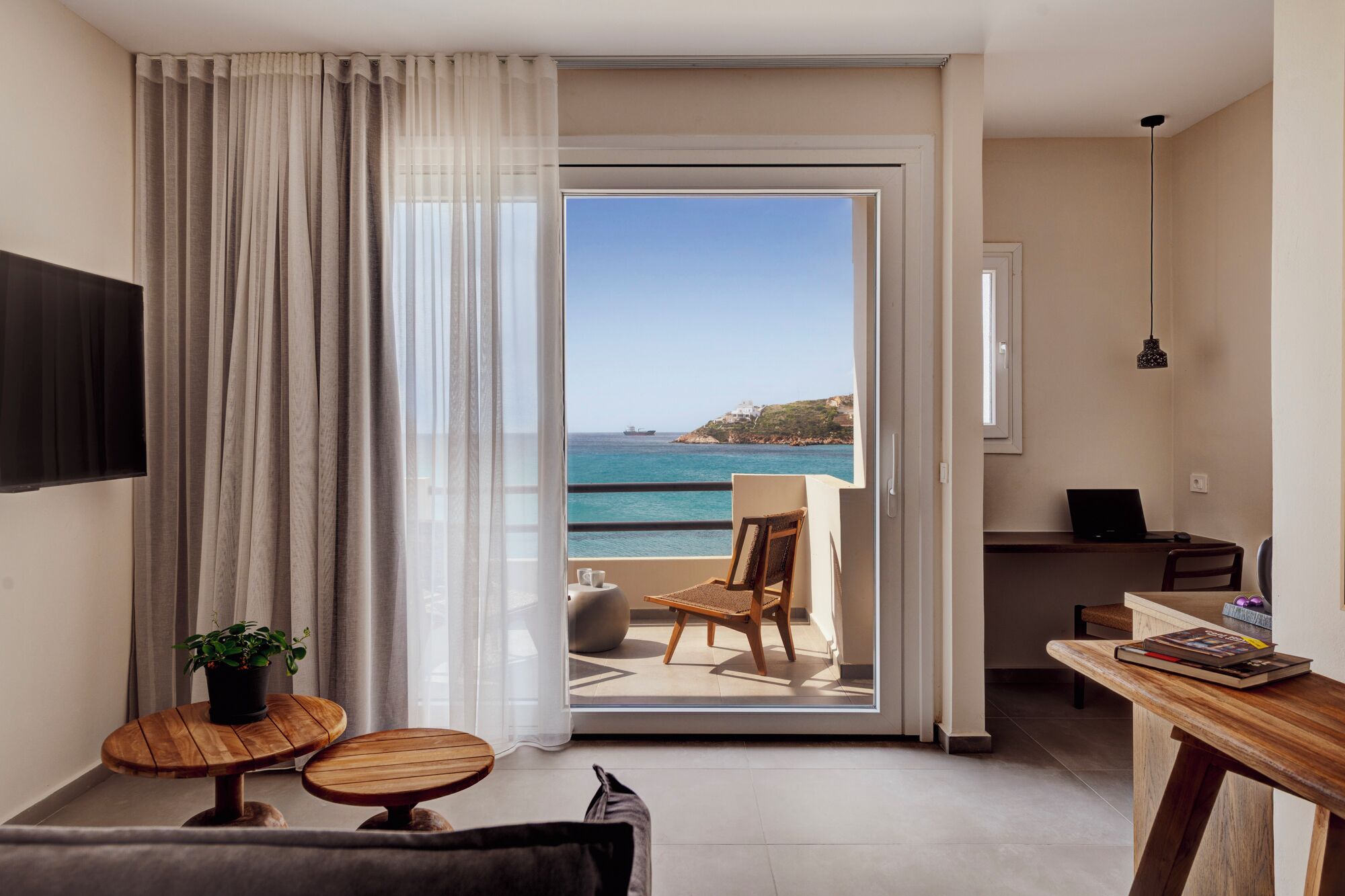 Luxury Suite, Sea View | Living area