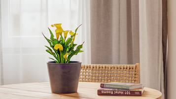 Premium Suite, Garden View | Dining