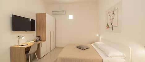 Escriptori, wifi gratuïta i habitacions accessibles amb cadira de rodes