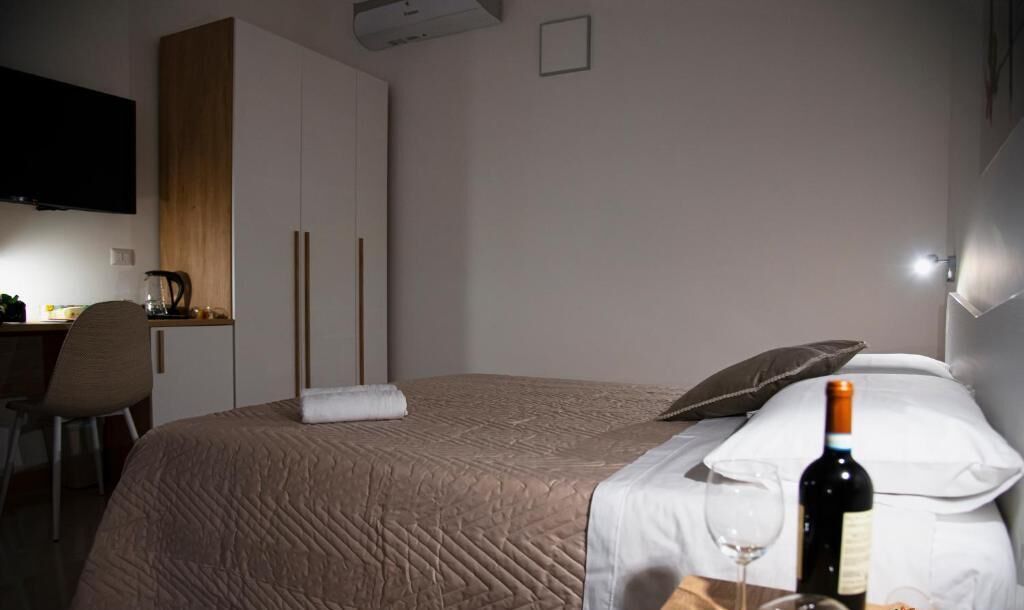 Escritorio, wifi gratis y acceso para silla de ruedas 