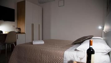 Escritorio, wifi gratis y acceso para silla de ruedas