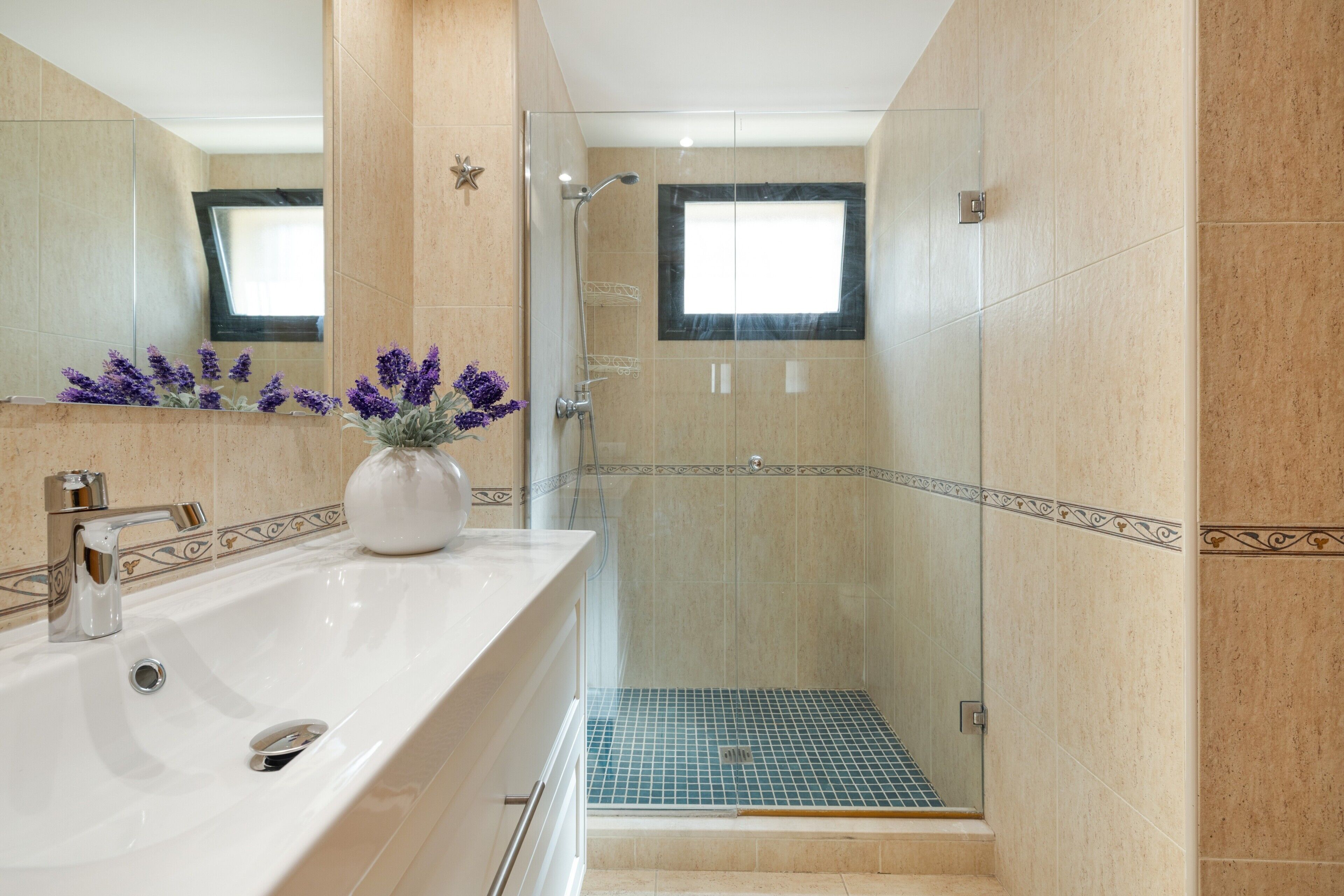 Shower, towels