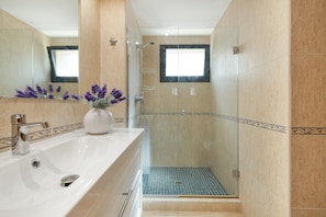 Shower, towels
